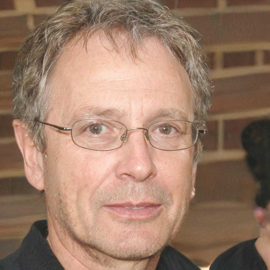 Andrés Valderrama, Director de Estrategia en dyravexalor